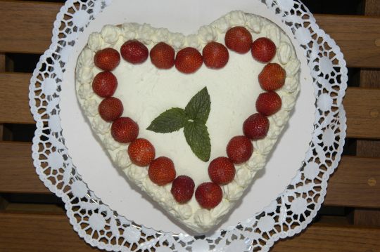 Erdbeer-Herz-Torte